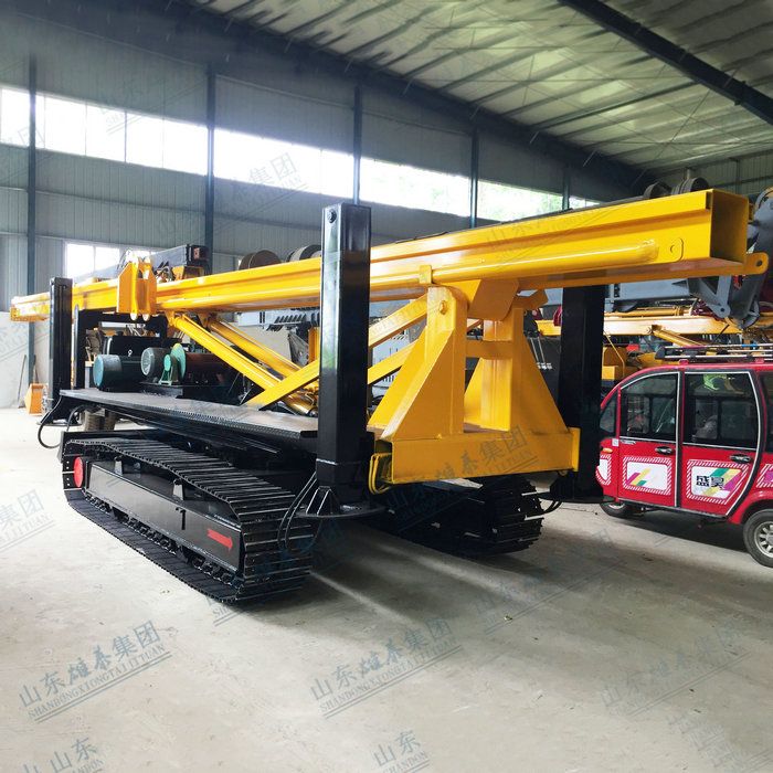 履帶長(cháng)螺旋打樁機